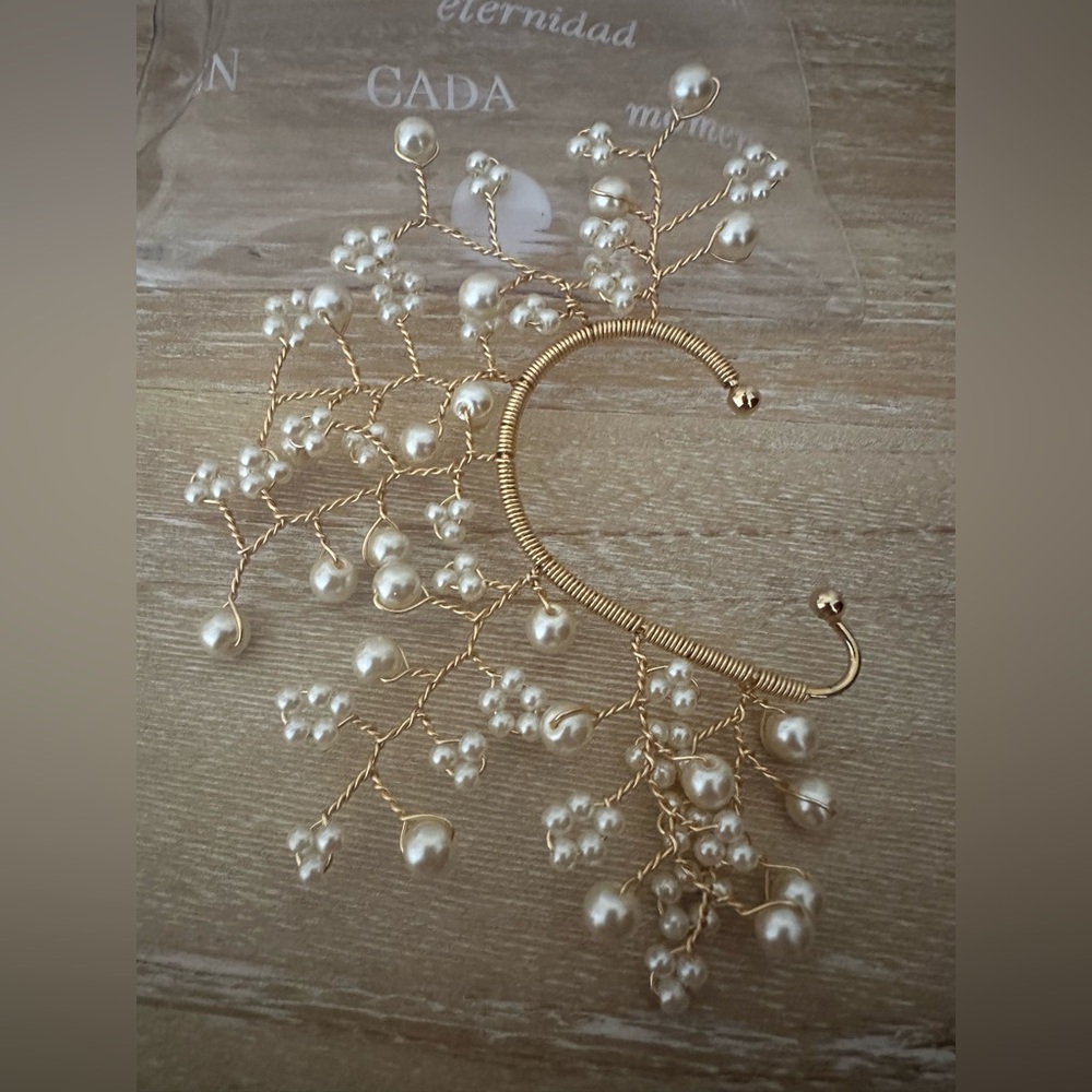 HANDMADE Colombian Pearl Earcuff